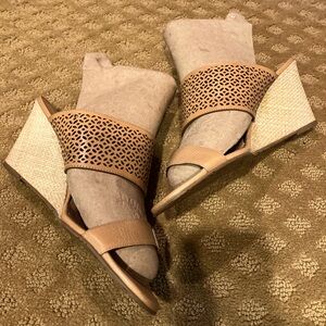 Brighton Ramone woven wedge leather sandals 8.5 Tan